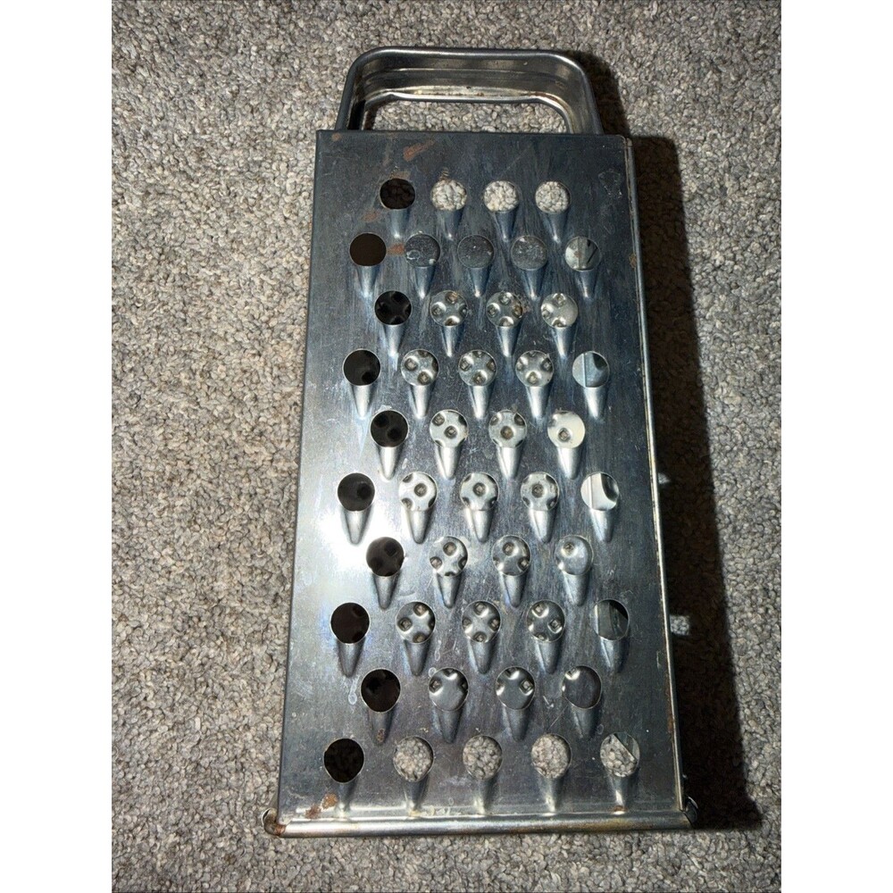 Vtg Bromwell Metal Cheese Grater 4 Sided Rustic Shredder Kitchen Decor #119 - Picture 3 of 10